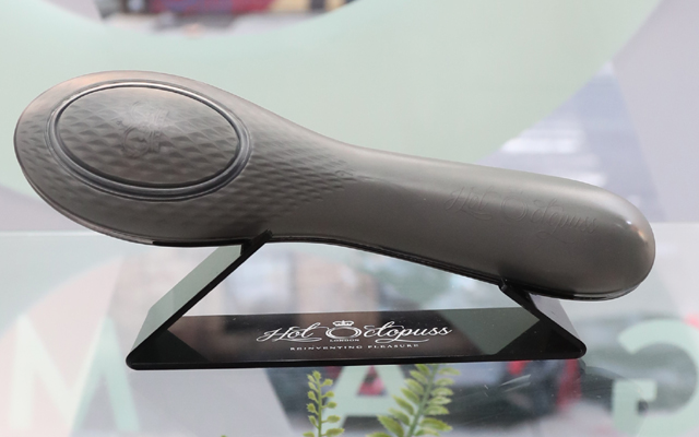 A right royal promotion from Hot Octopuss: free Queen Bees for brides A right royal promotion from Hot Octopuss: free Queen Bees for brides